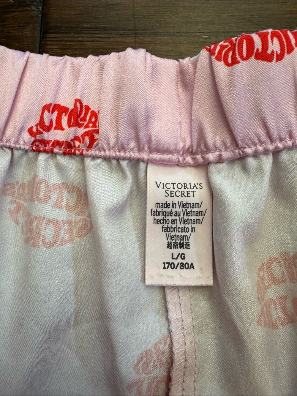 Victoria’s secret Y2K pink/red kiss print silky pajama shorts 💜 - Picture 3 of 3